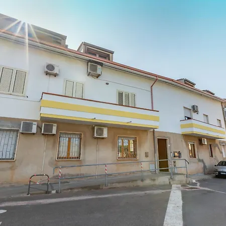Appartamento Comfy Old Fashion With Balcony Gonnesa