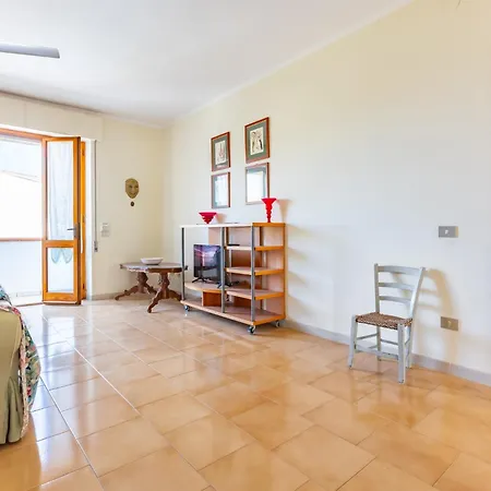 Apartment Comfy Old Fashion With Balcony Gonnesa
